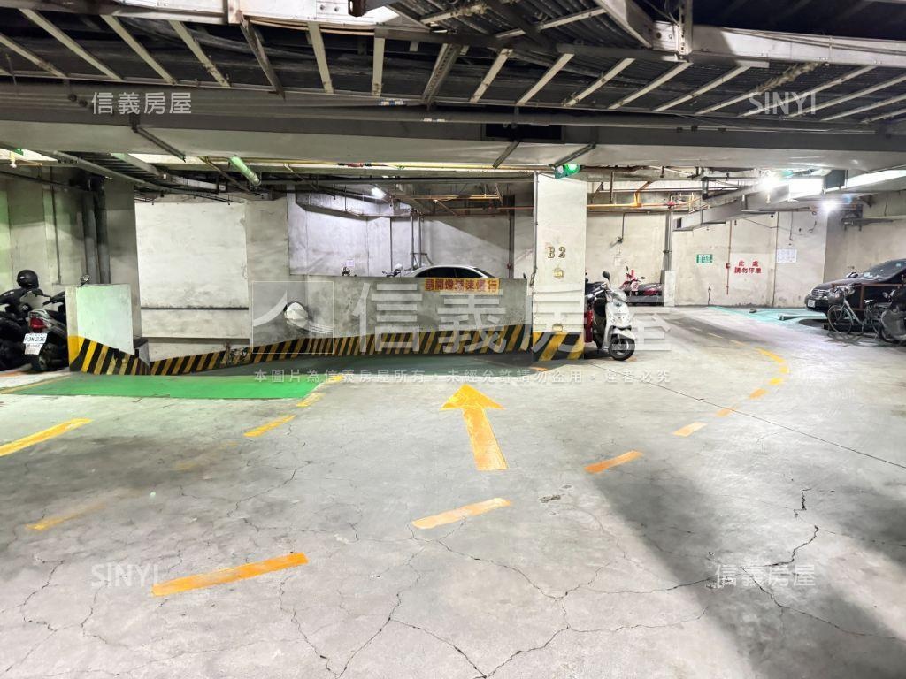 東方公園質感寬敞三房車位房屋室內格局與周邊環境