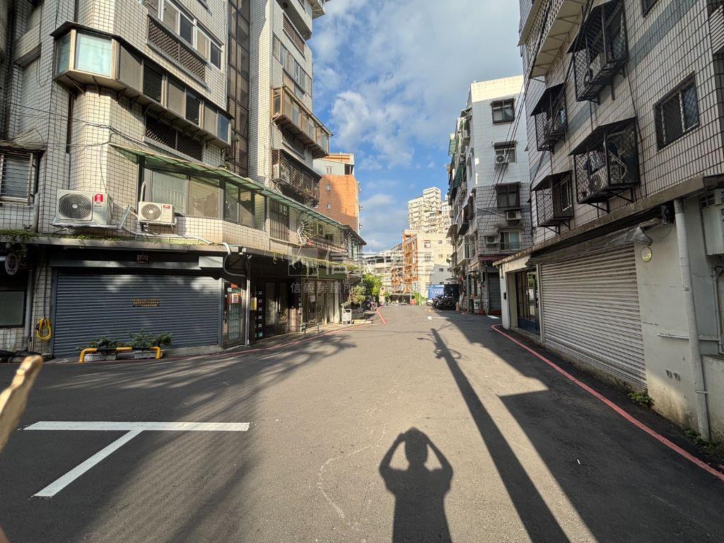 新民街一樓店面房屋室內格局與周邊環境