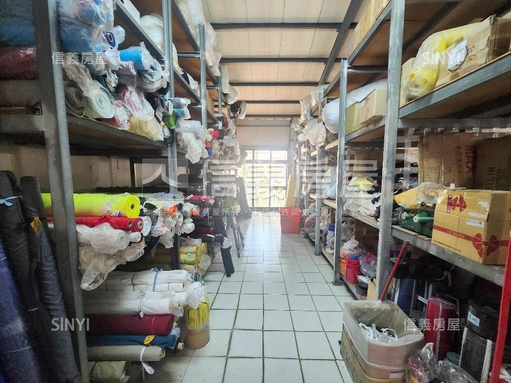 角窗約６６大地坪雙店面房屋室內格局與周邊環境