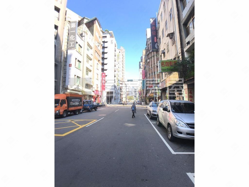 台北明亮方正套房房屋室內格局與周邊環境