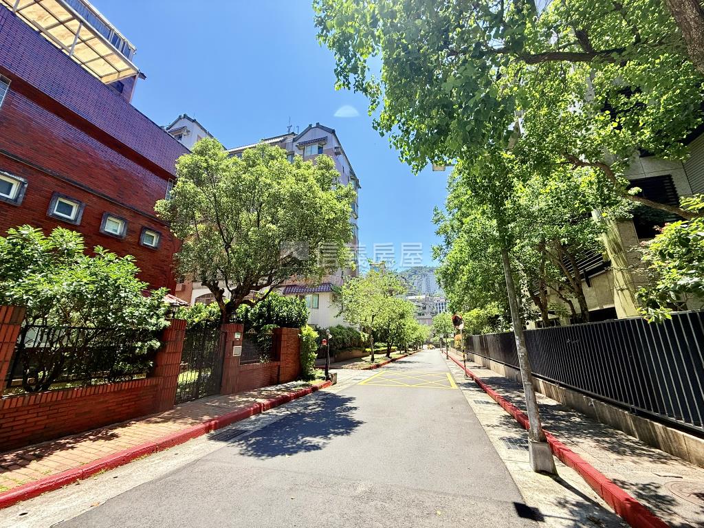 政大二街光彩經典透天大戶房屋室內格局與周邊環境