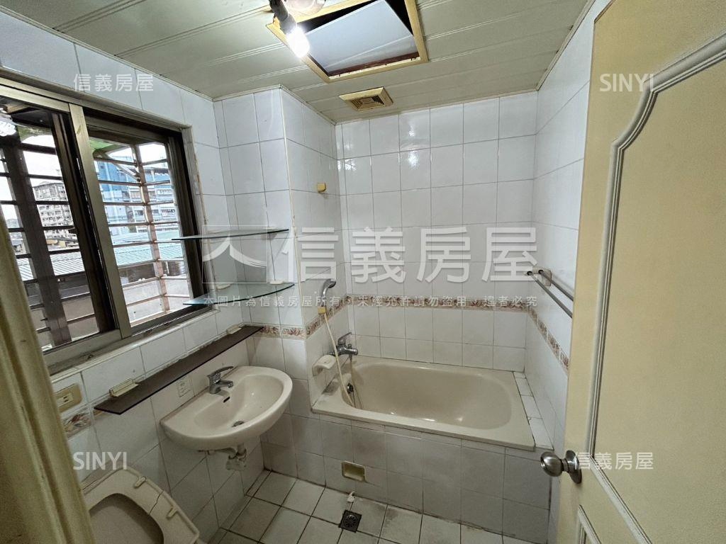 中央明亮大３房房屋室內格局與周邊環境