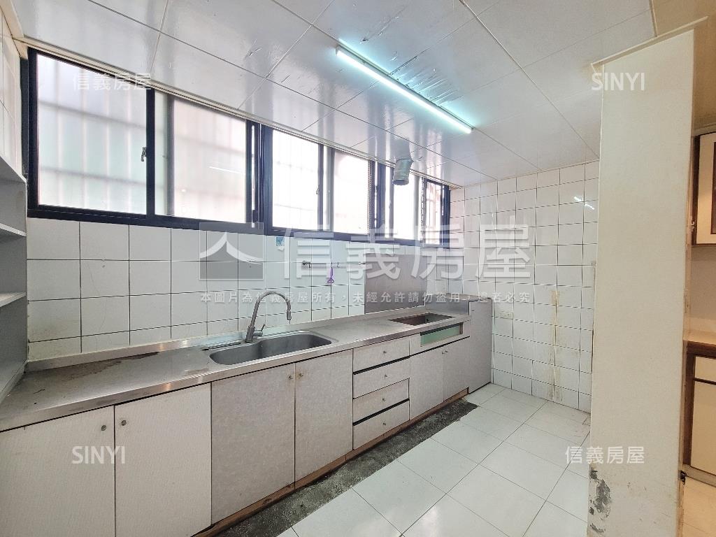 大坪林大面寬一樓房屋室內格局與周邊環境