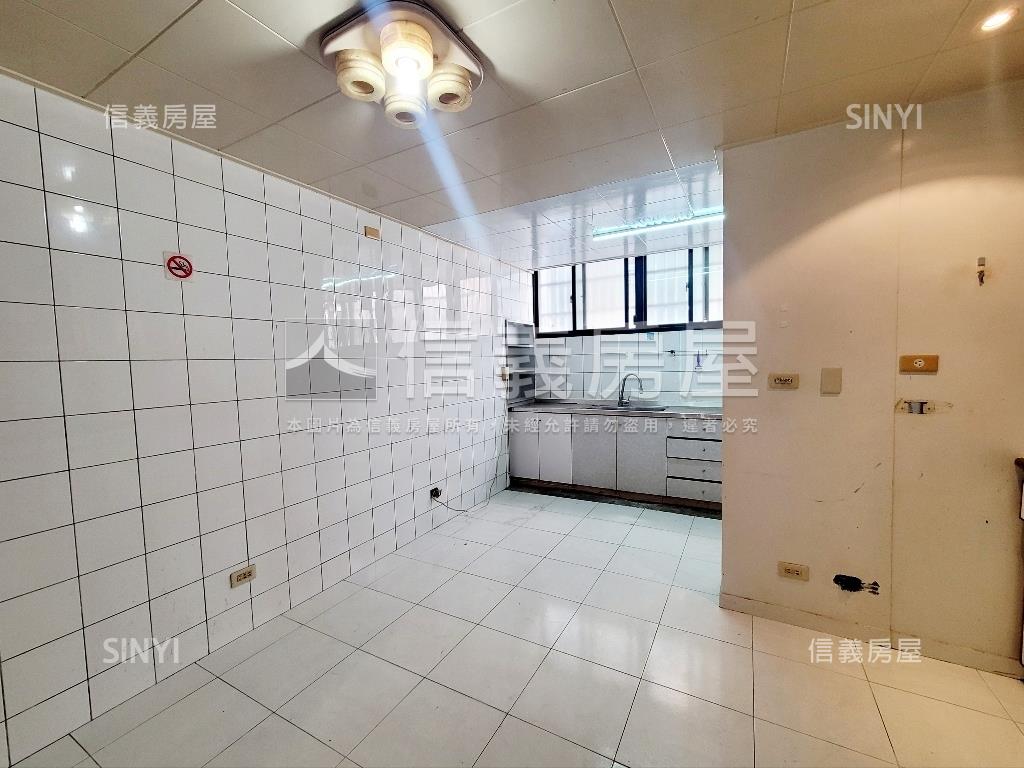 大坪林大面寬一樓房屋室內格局與周邊環境