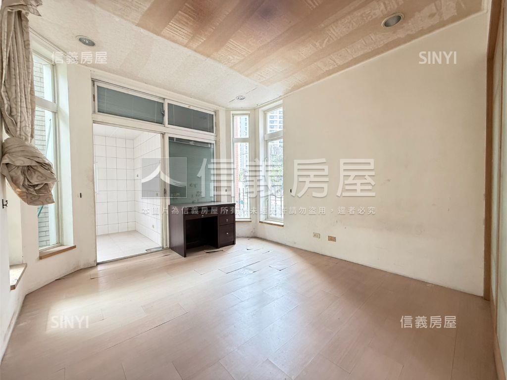 近澄清湖皇朝稀有車墅房屋室內格局與周邊環境