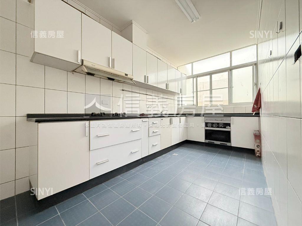 近澄清湖皇朝稀有車墅房屋室內格局與周邊環境