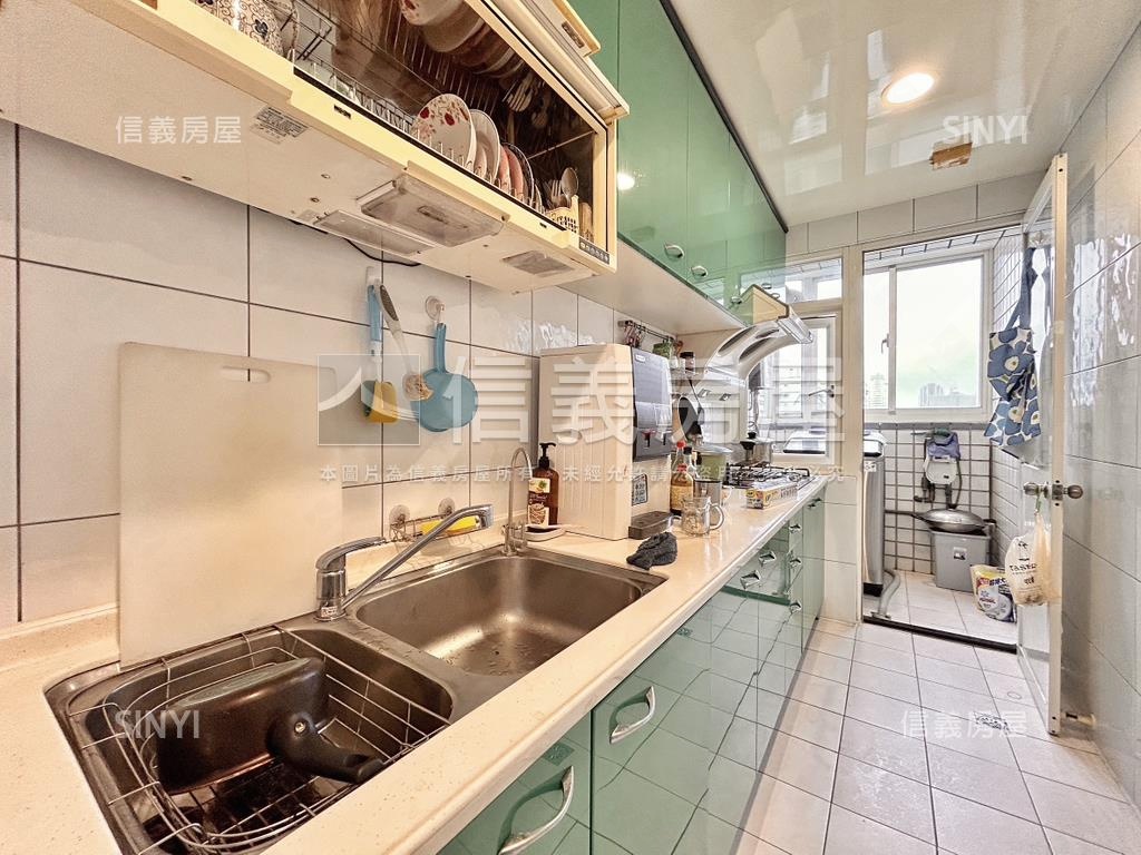 Ａ９高樓景觀美裝潢大三房房屋室內格局與周邊環境