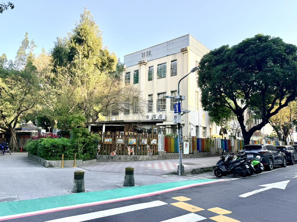 正仁愛路金華頂加大空間房屋室內格局與周邊環境