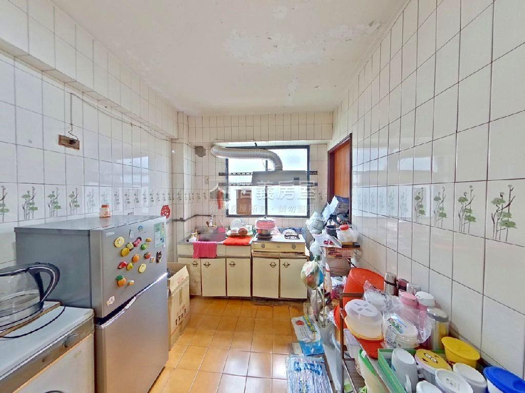 捷運景觀電梯頂加大戶房屋室內格局與周邊環境