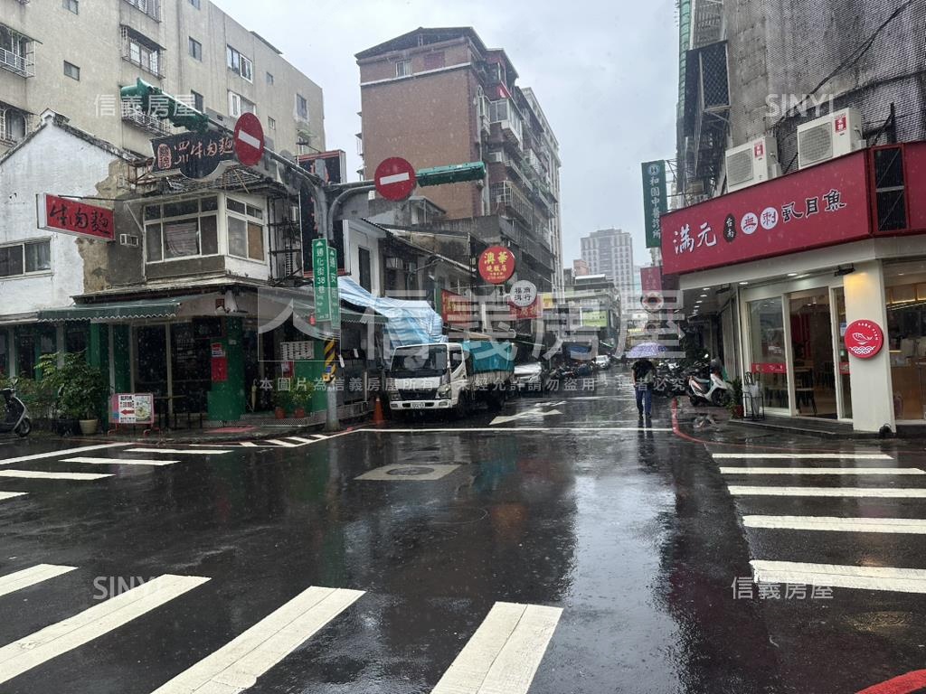 信義安和四房附車位房屋室內格局與周邊環境