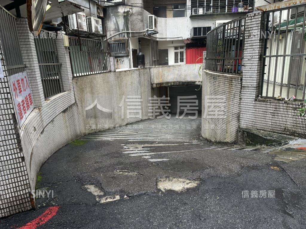 信義安和四房附車位房屋室內格局與周邊環境