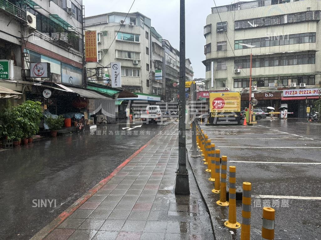 信義安和四房附車位房屋室內格局與周邊環境