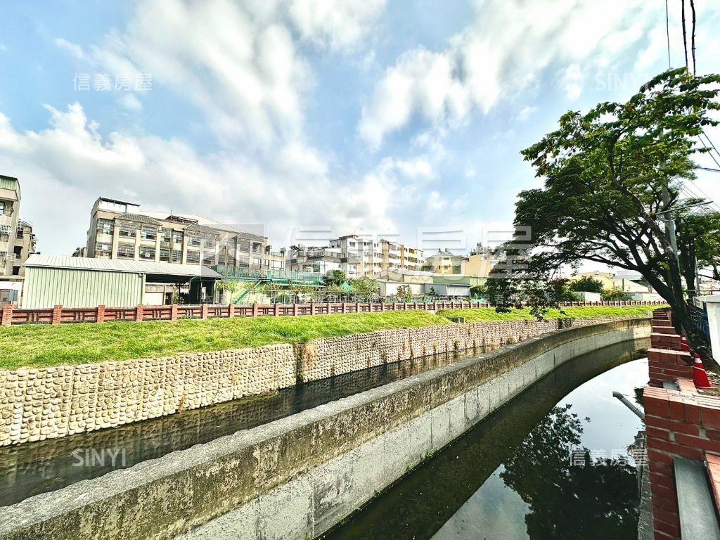 仁雄商圈輕屋齡車墅房屋室內格局與周邊環境