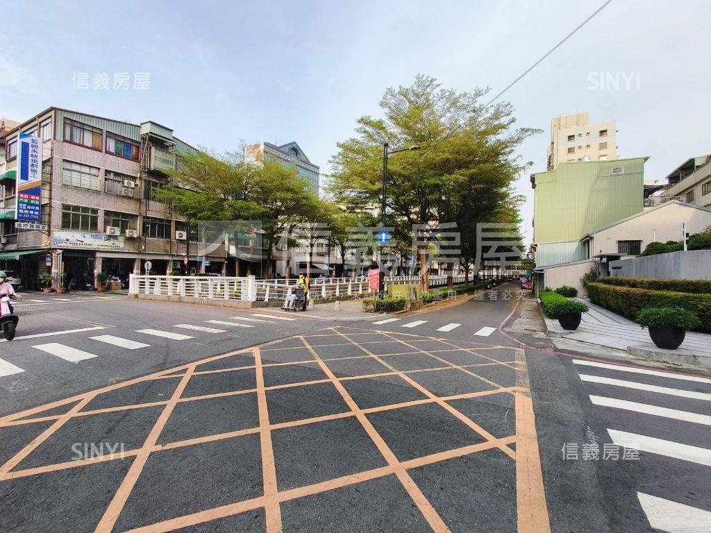 新興公園低單價活巷透天房屋室內格局與周邊環境