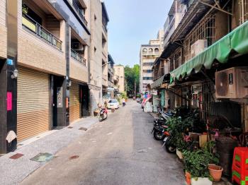 新興公園低單價活巷透天