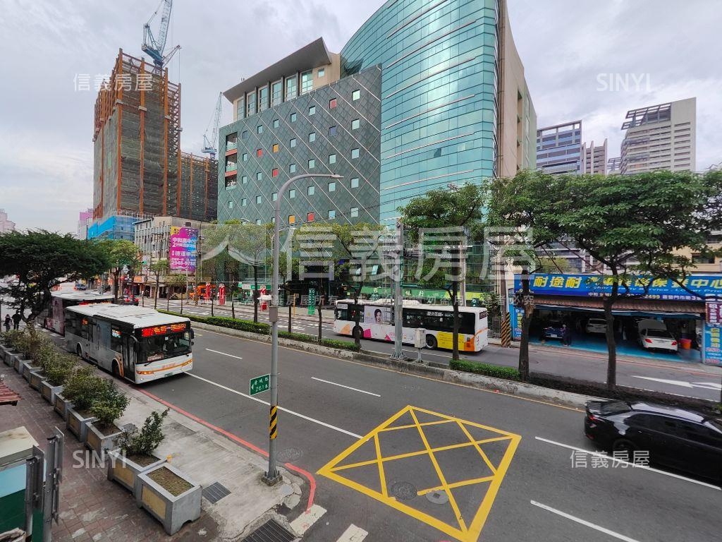 荷悅１５樓可另買平面車位房屋室內格局與周邊環境