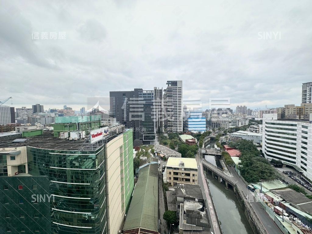 荷悅１５樓可另買平面車位房屋室內格局與周邊環境