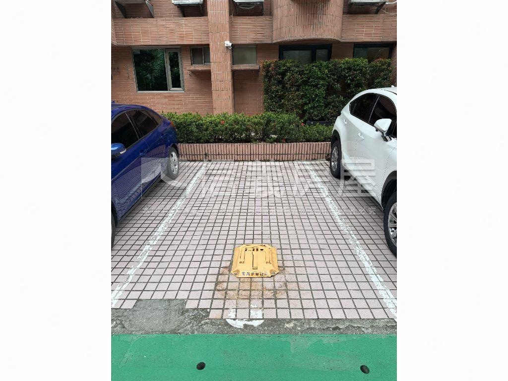精忠新城有裝潢好停車位房屋室內格局與周邊環境