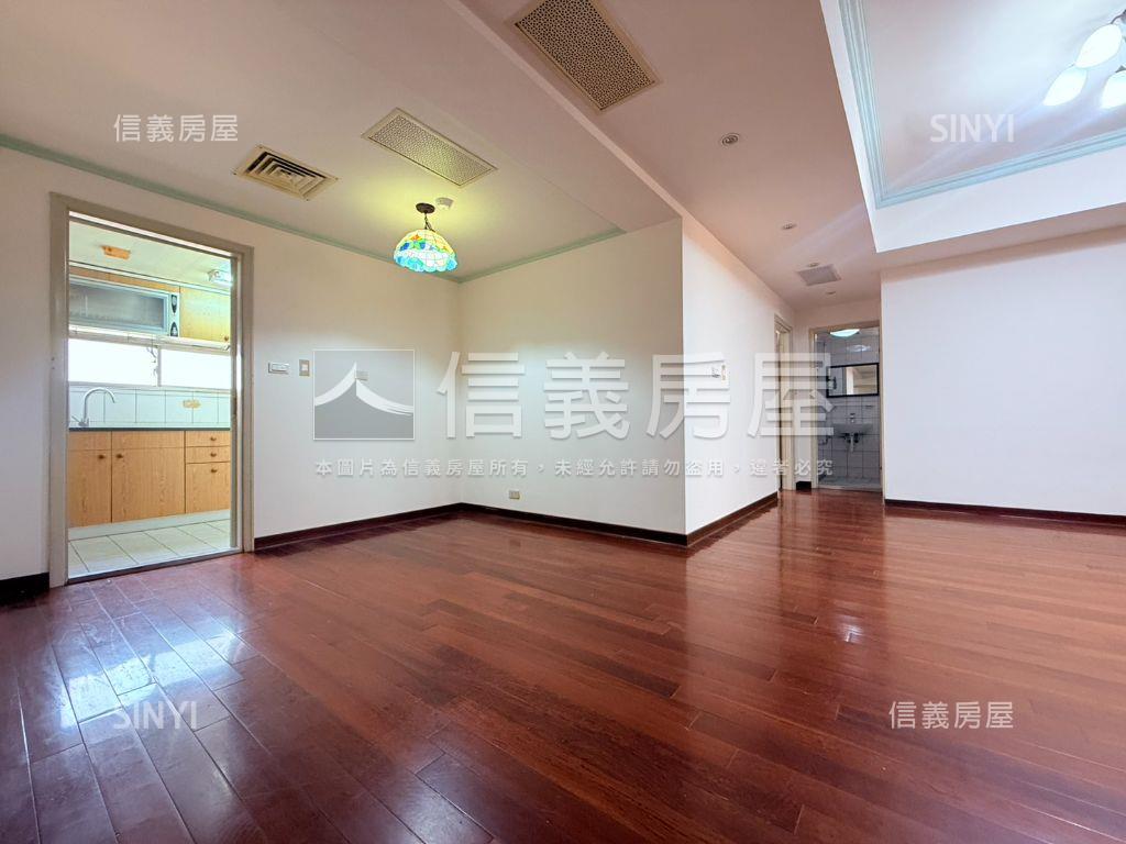 專任小城三房平車屋況佳房屋室內格局與周邊環境