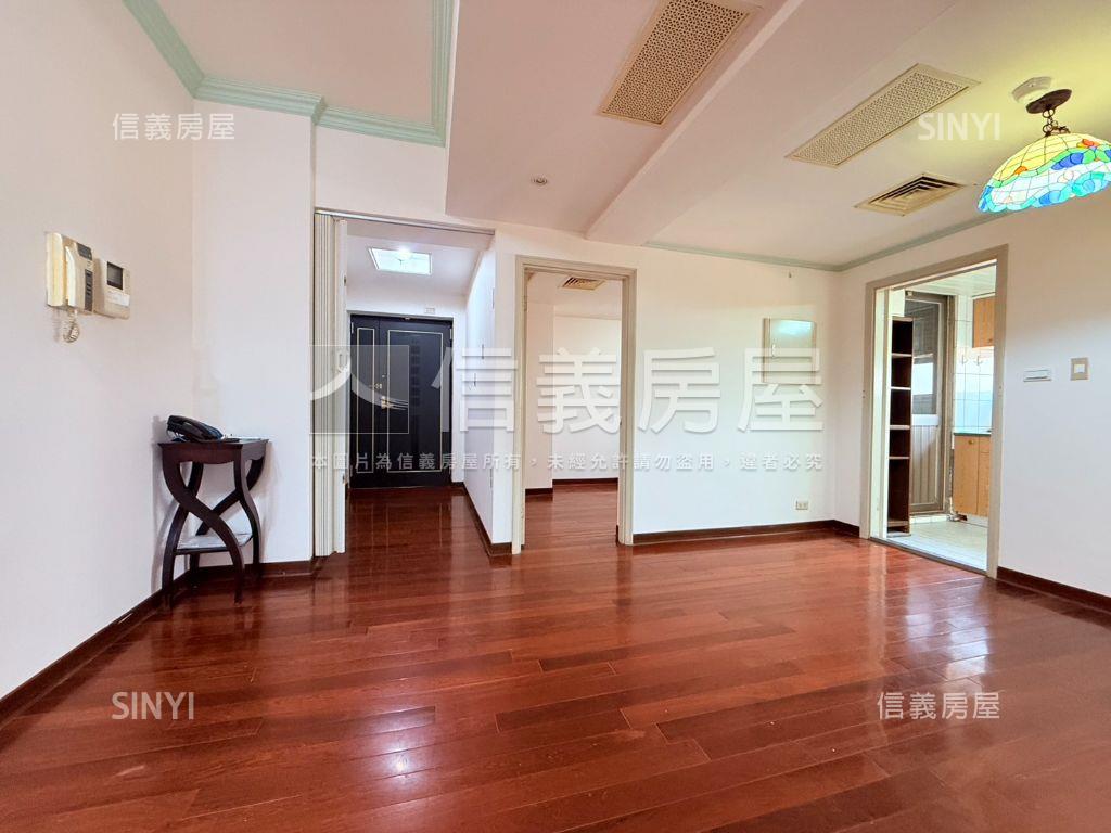 專任小城三房平車屋況佳房屋室內格局與周邊環境