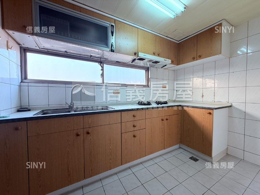 專任小城三房平車屋況佳房屋室內格局與周邊環境