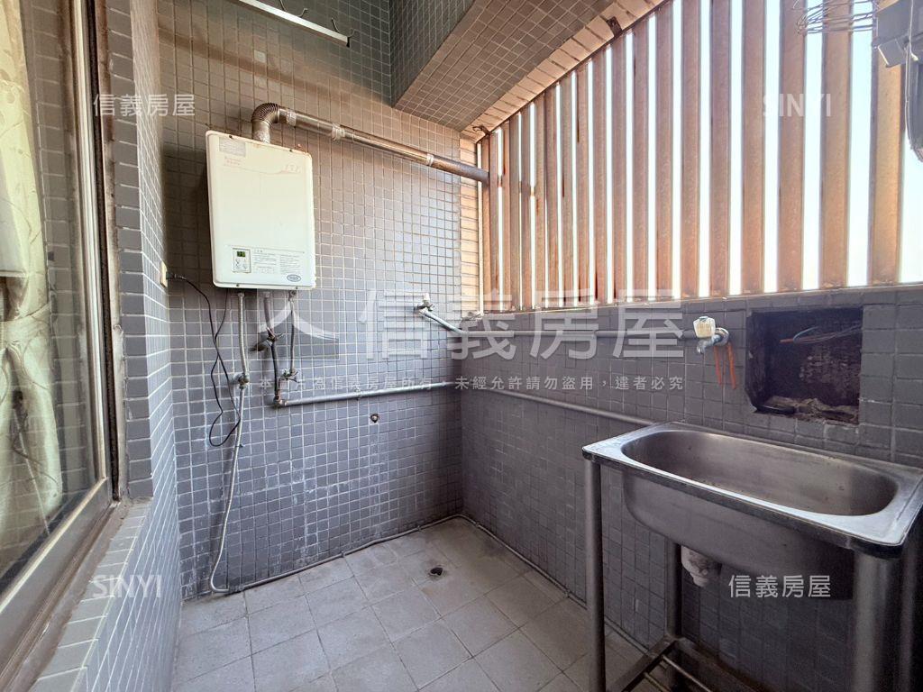 專任小城三房平車屋況佳房屋室內格局與周邊環境