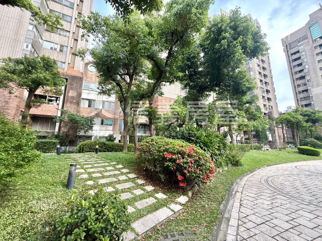 專任小城三房平車屋況佳房屋室內格局與周邊環境