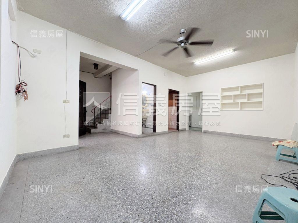 近長億，大面寬臨路透天房屋室內格局與周邊環境