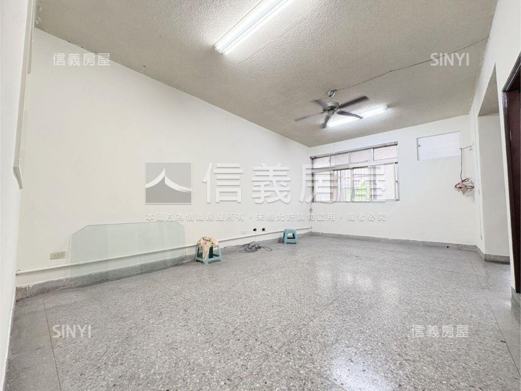 近長億，大面寬臨路透天房屋室內格局與周邊環境