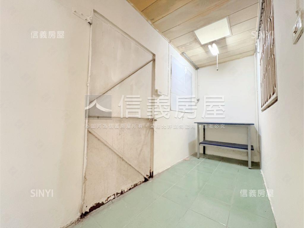 近長億，大面寬臨路透天房屋室內格局與周邊環境