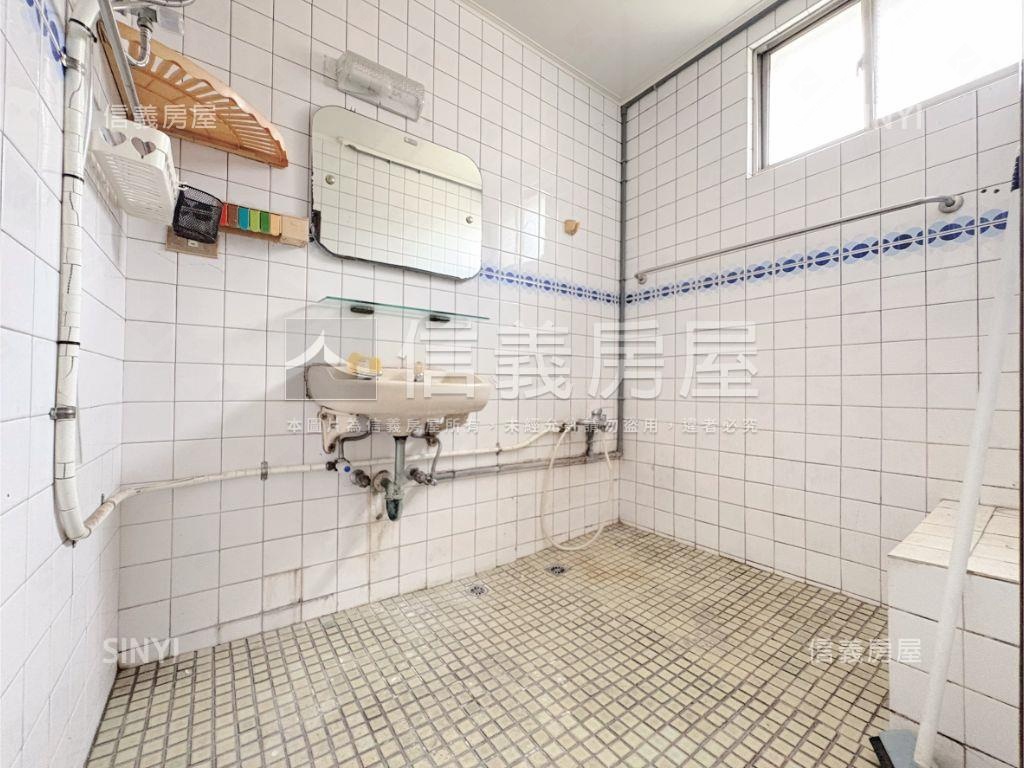 近長億，大面寬臨路透天房屋室內格局與周邊環境
