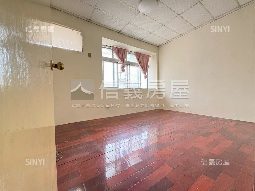 近長億，大面寬臨路透天房屋室內格局與周邊環境
