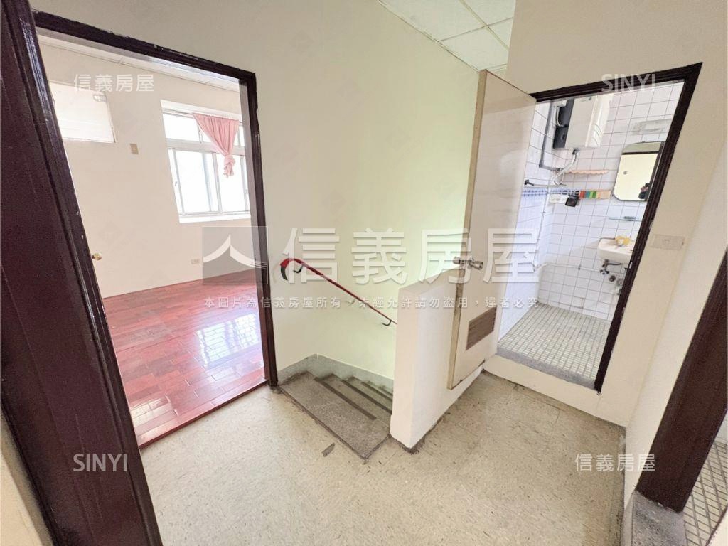 近長億，大面寬臨路透天房屋室內格局與周邊環境