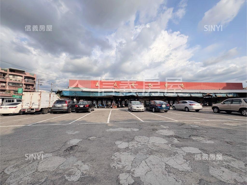 近長億，大面寬臨路透天房屋室內格局與周邊環境
