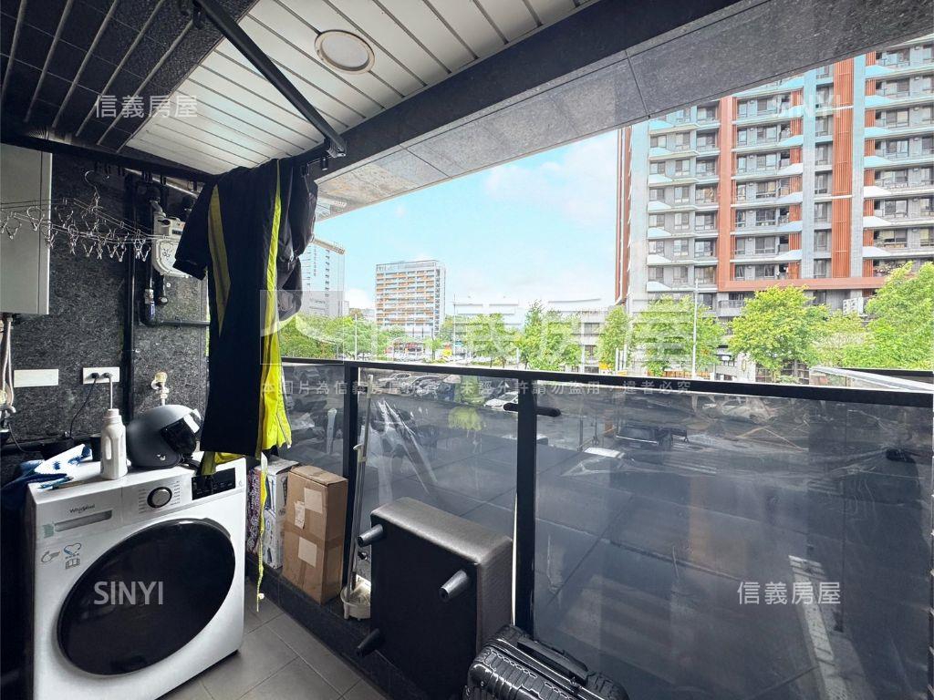 專任藍線電梯兩房附車位房屋室內格局與周邊環境