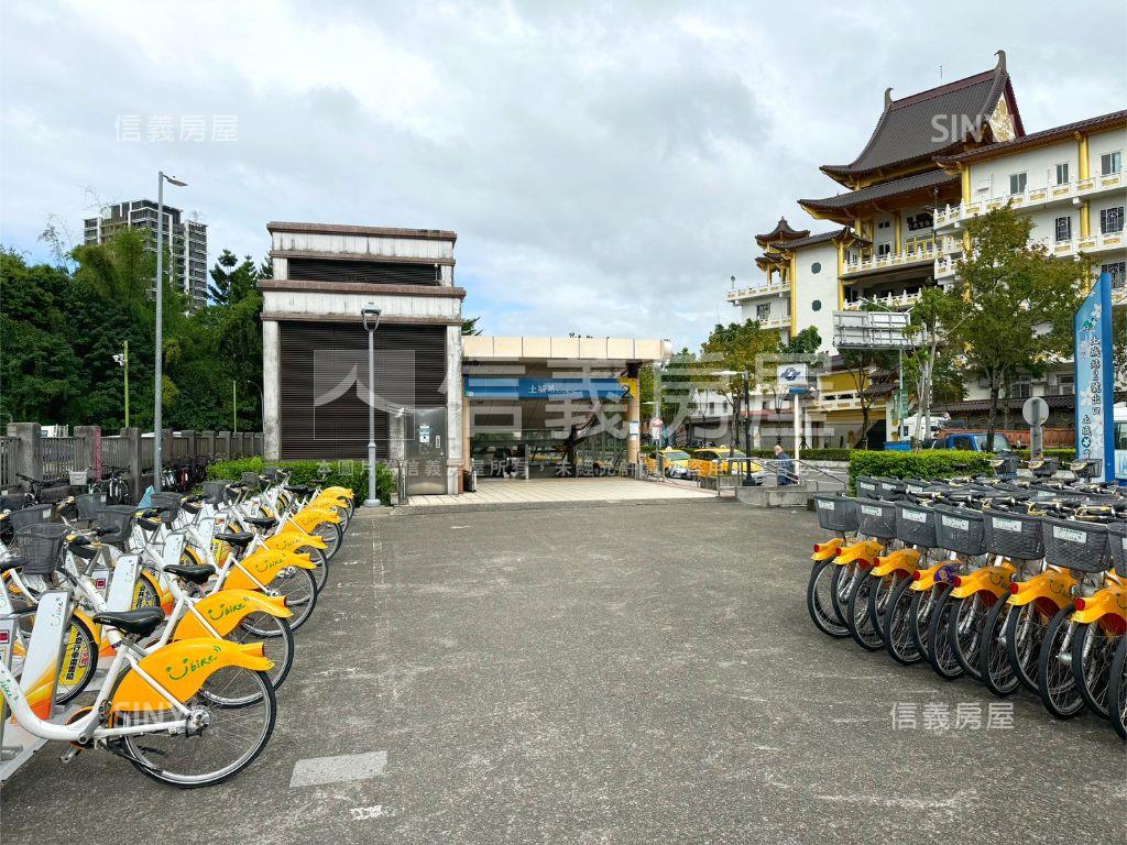 專任藍線電梯兩房附車位房屋室內格局與周邊環境