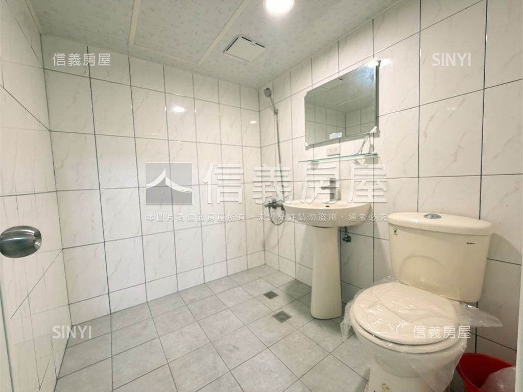 近光華家樂福整潔３房房屋室內格局與周邊環境