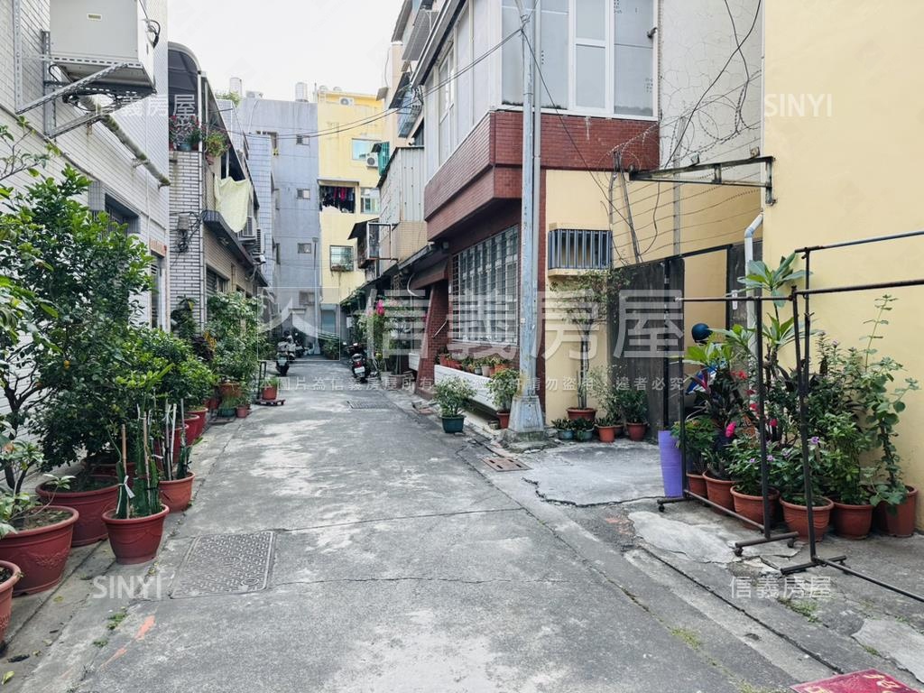 近光華家樂福整潔３房房屋室內格局與周邊環境