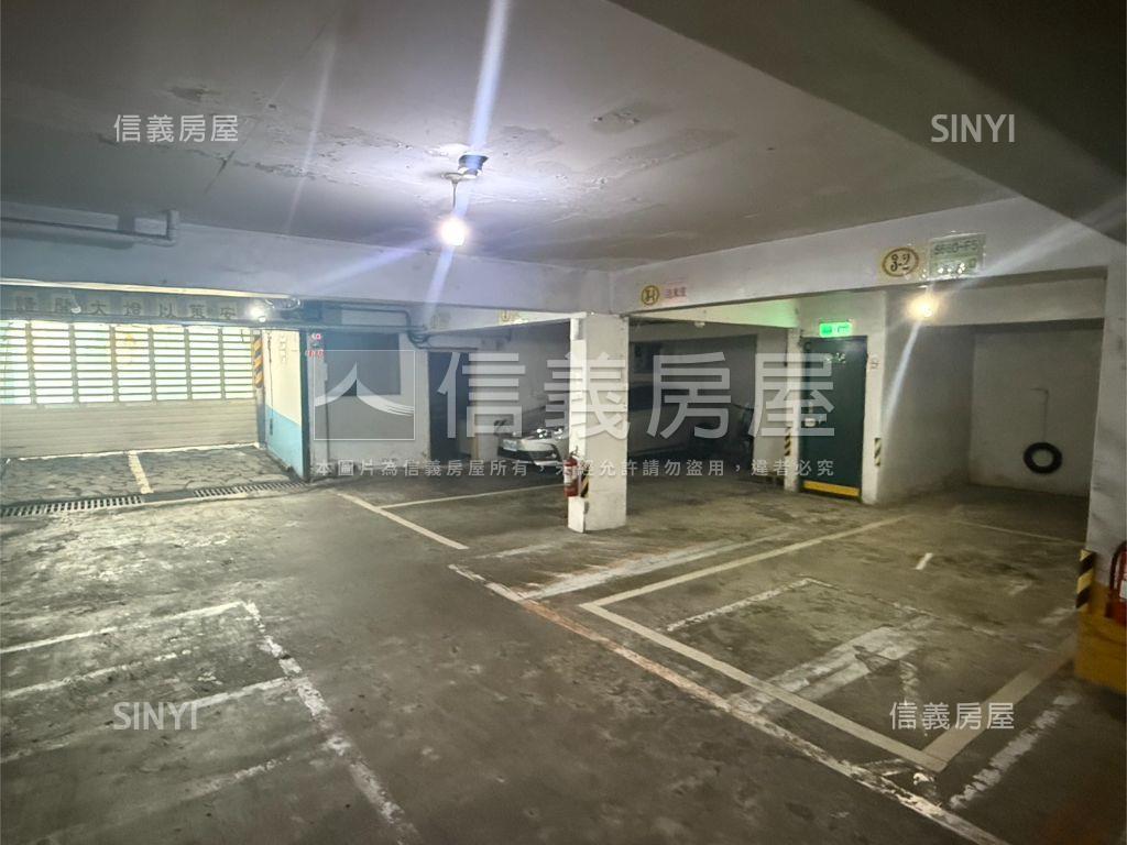 近區公所國泰綠景公寓二樓房屋室內格局與周邊環境