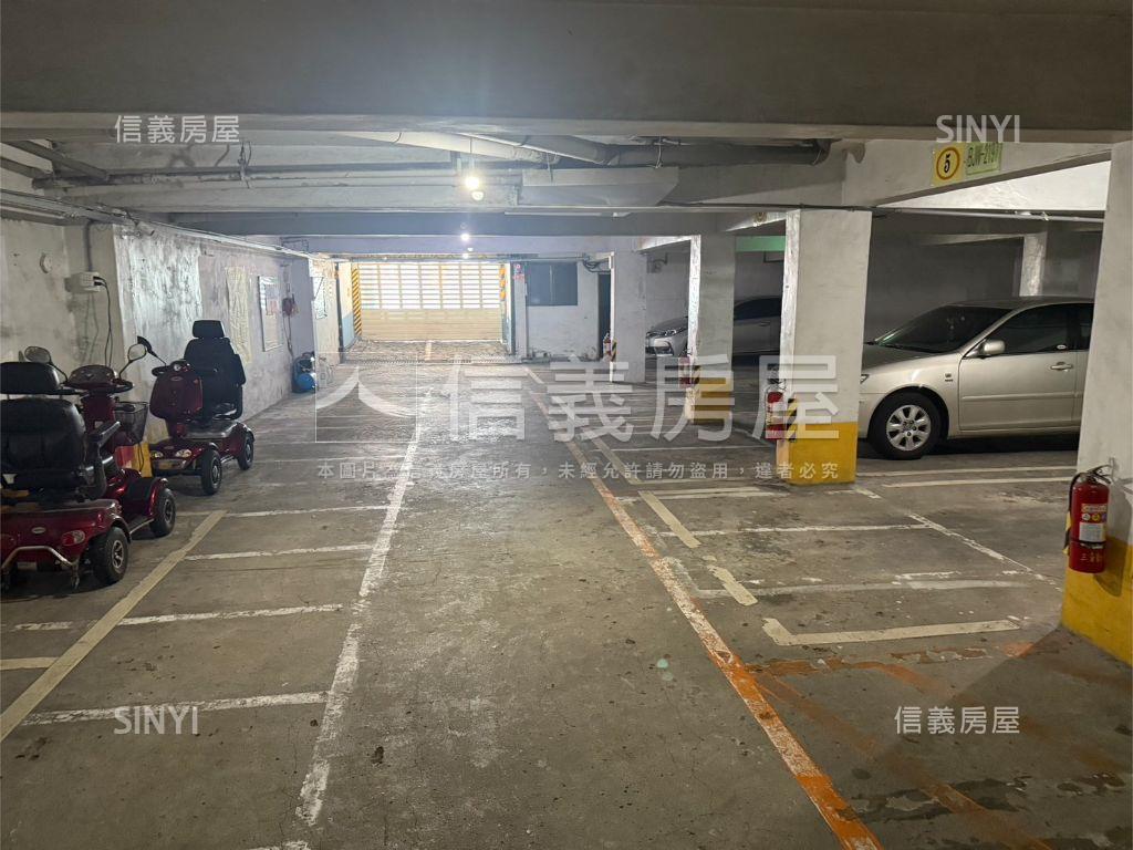 近區公所國泰綠景公寓二樓房屋室內格局與周邊環境