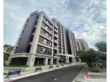 城閱大面寬店面