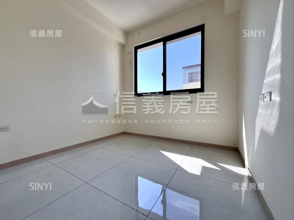 新平麗馳全新電梯臨路別墅房屋室內格局與周邊環境