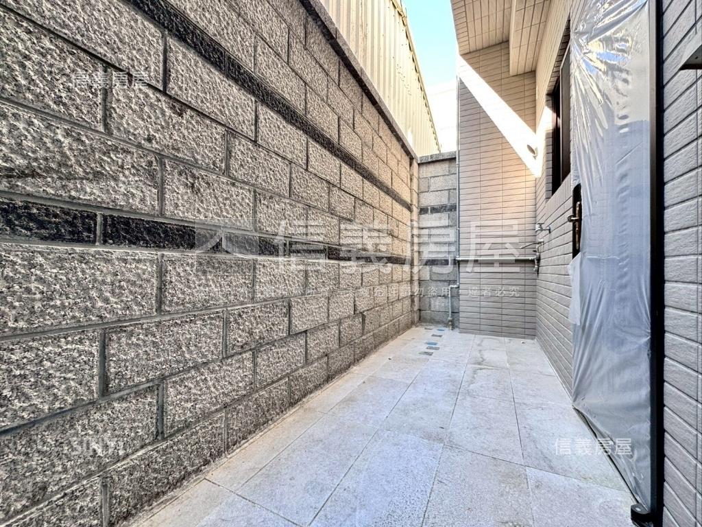 新平麗馳全新電梯臨路別墅房屋室內格局與周邊環境