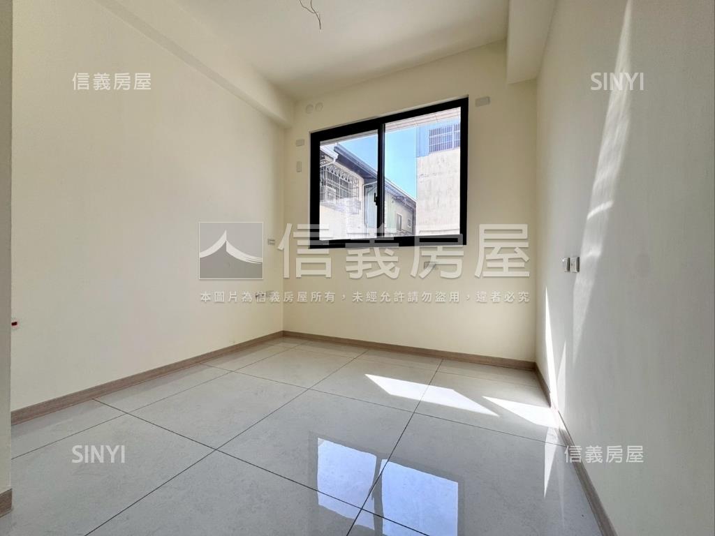 新平麗馳全新電梯臨路別墅房屋室內格局與周邊環境