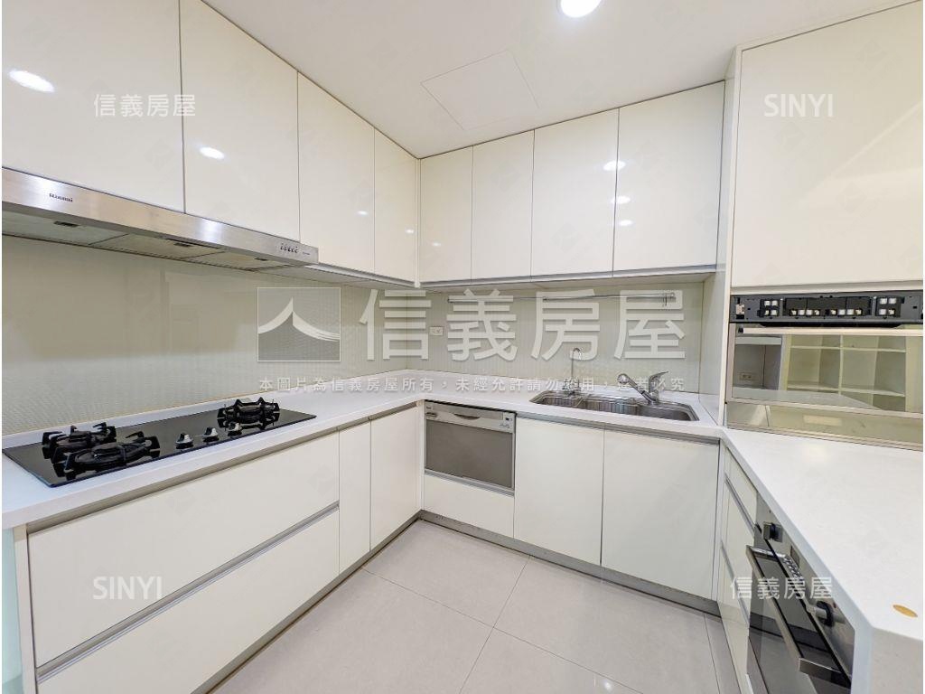 三井對面｜精華區裝潢三房房屋室內格局與周邊環境