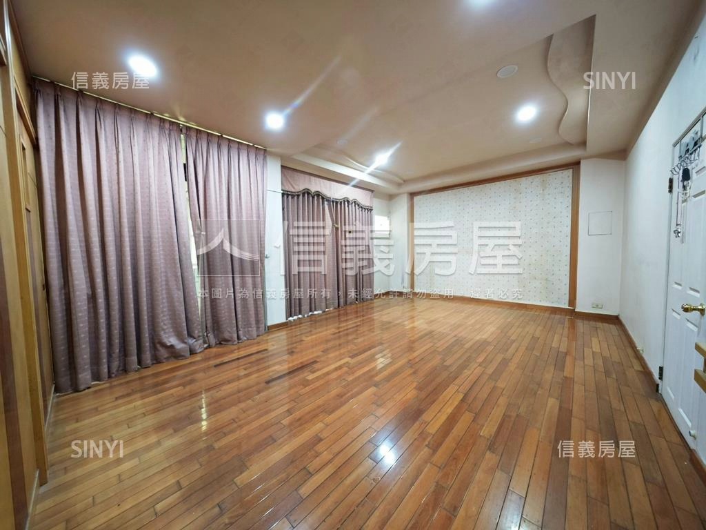 正南一街面寬廠房房屋室內格局與周邊環境