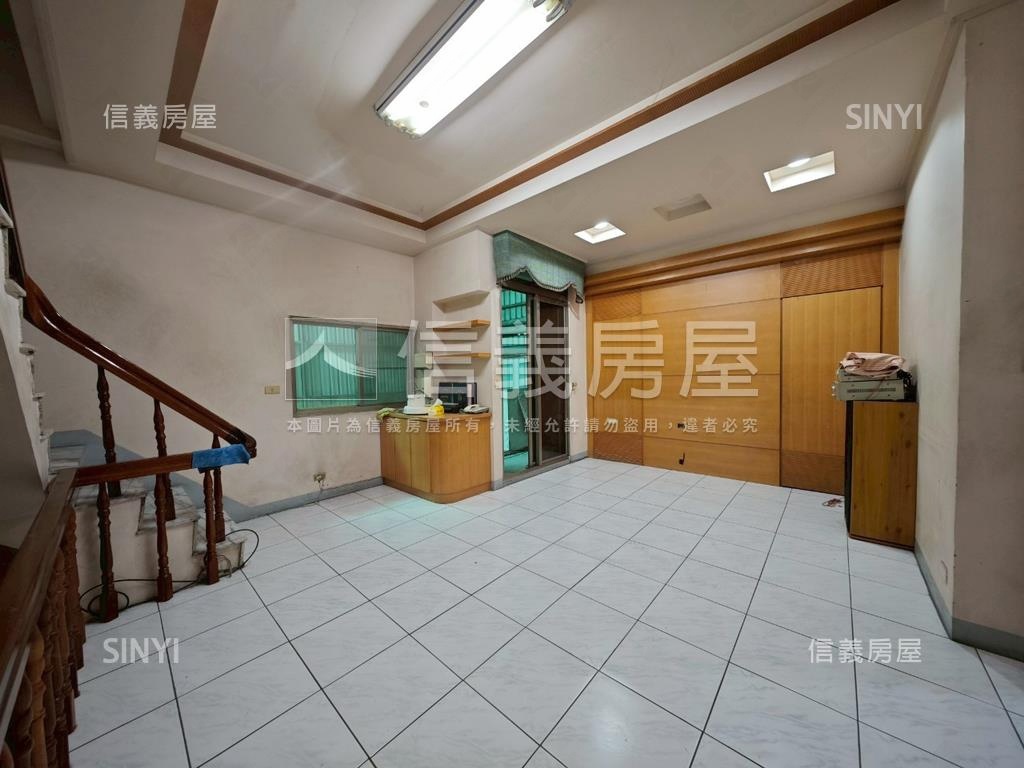 正南一街面寬廠房房屋室內格局與周邊環境