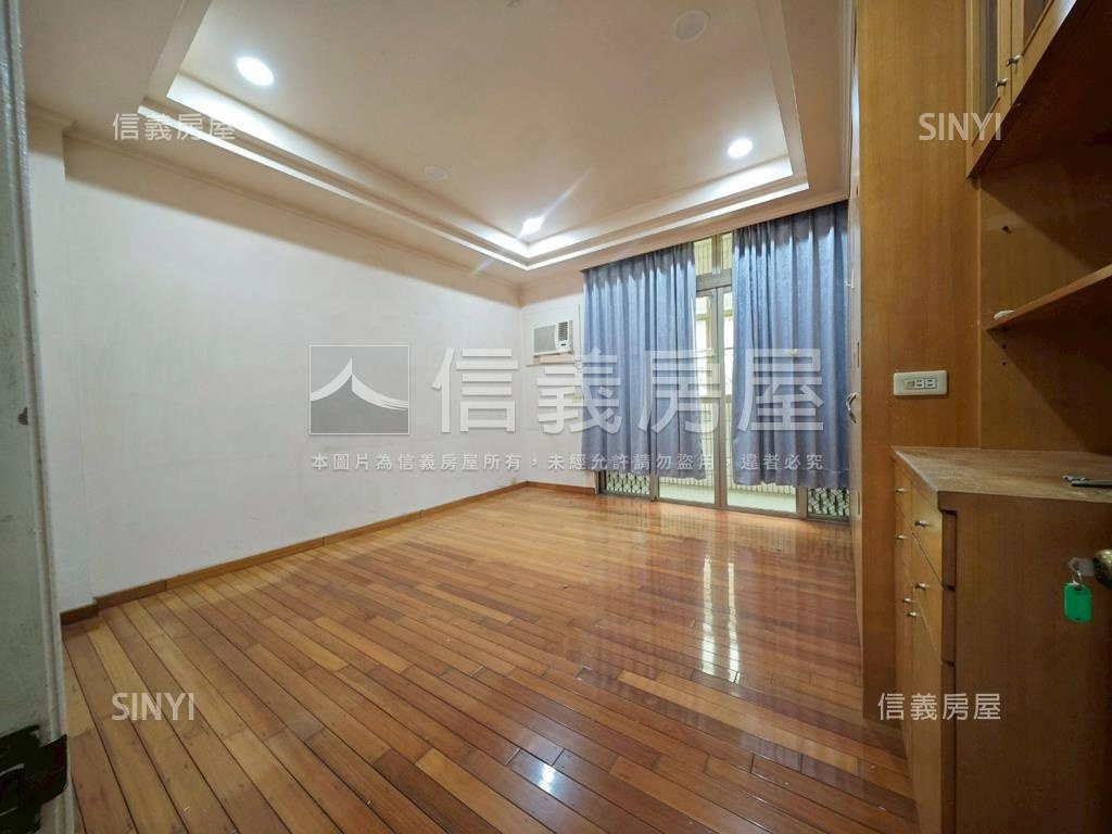 正南一街面寬廠房房屋室內格局與周邊環境