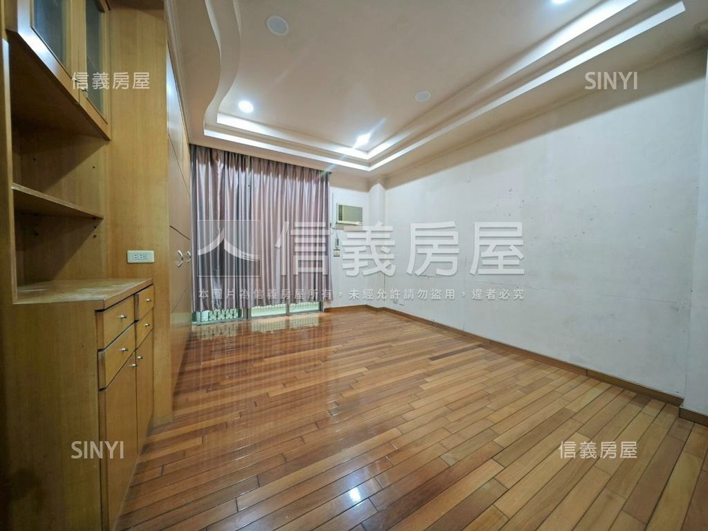 正南一街面寬廠房房屋室內格局與周邊環境