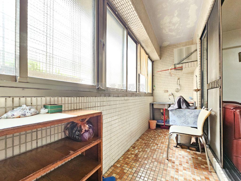 大湳市場旁２樓公寓房屋室內格局與周邊環境
